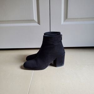 Authentic Stuart Weitzman booties (mint condition